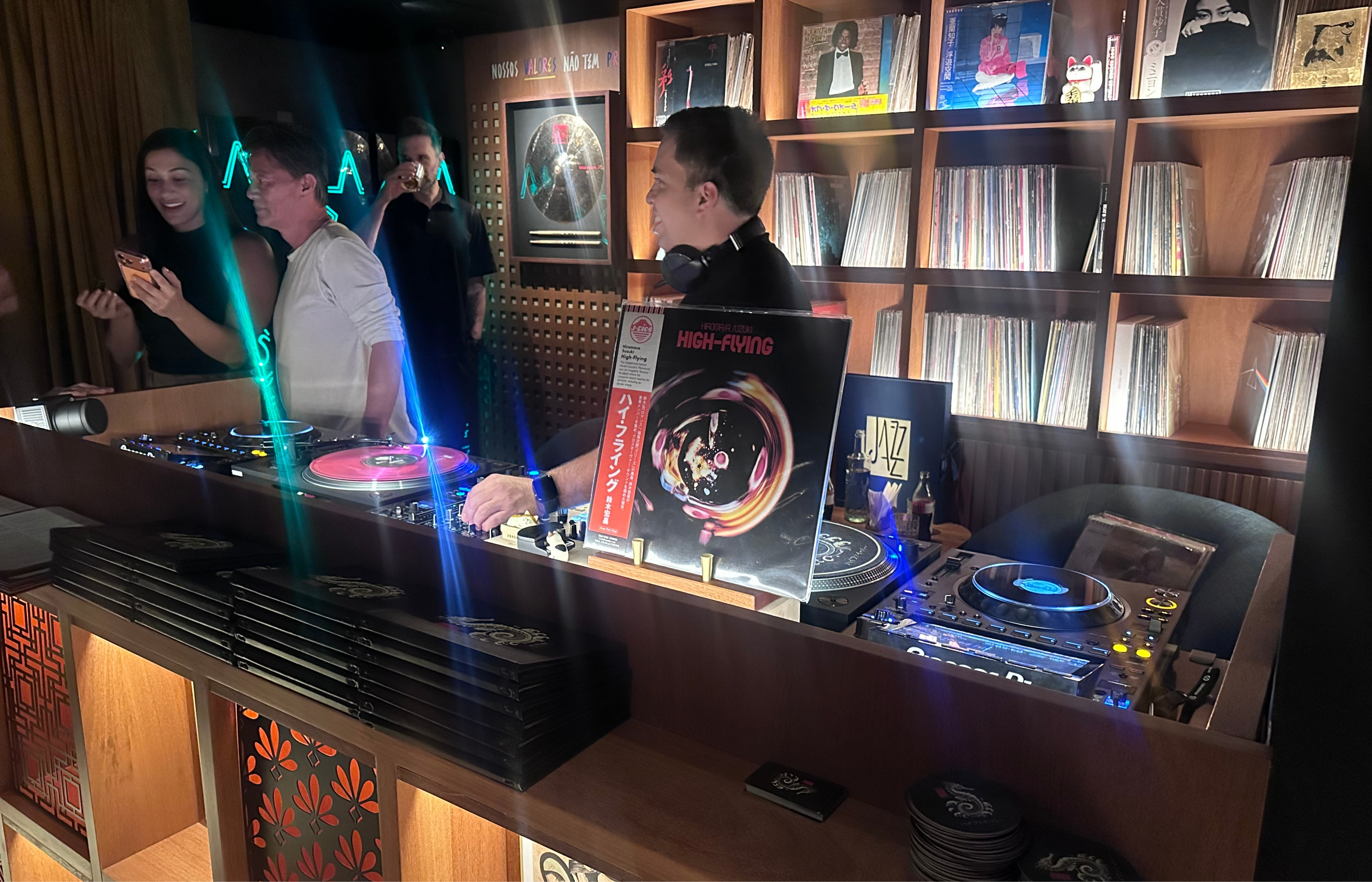 Listening bar de Haru Sushi